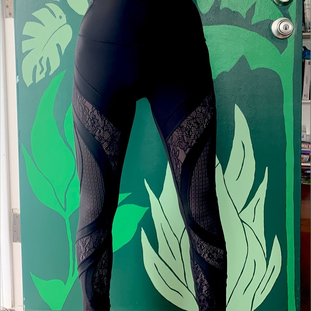 LULULEMON Lace Wunder leggings